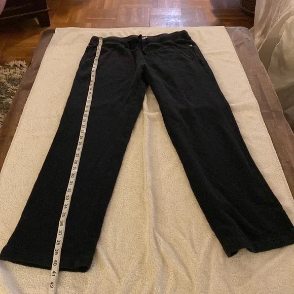 UGG black wide legged sweatpants with drawstring from Neiman’s. Unisex - Picture 9 of 15